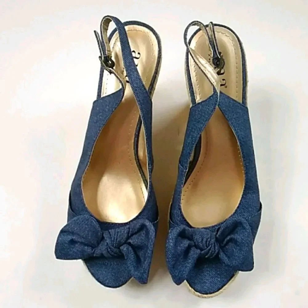 Ana A new approach shoes size 10 never used no tag